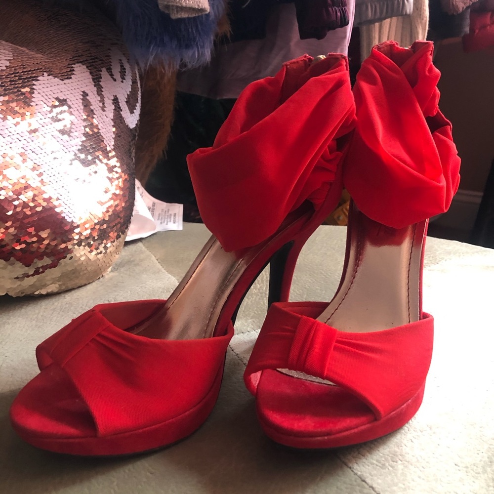 Beautiful shoes - Picture 2 of 5